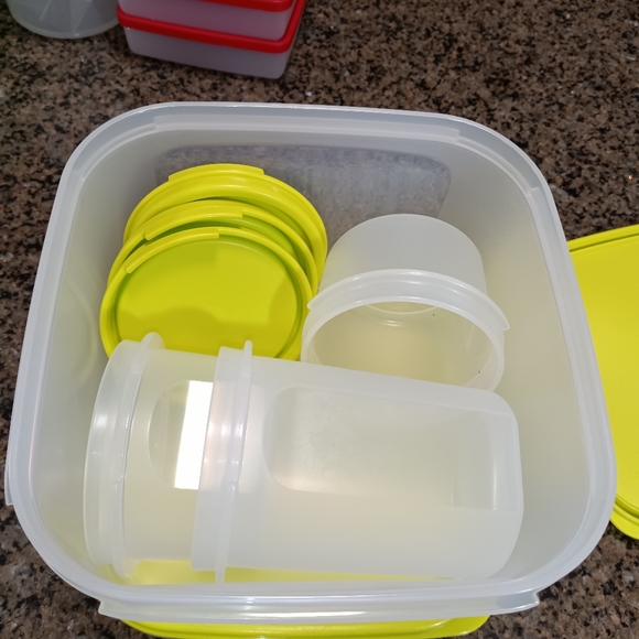 Tupperware - Picture 4 of 9